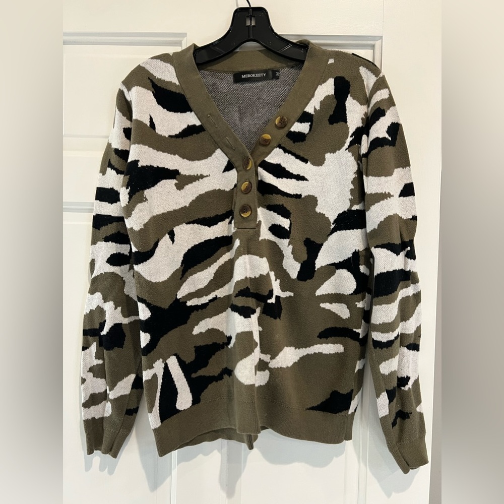 MEROKEETY camo sweater like new